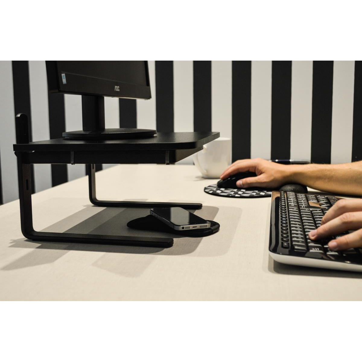 Suporte Monitor Pc Modular Ergonômico Mdf Preto Escritório na Americanas  Empresas