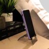 Suporte para celular em uso